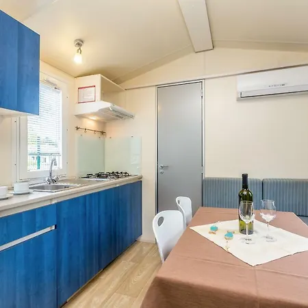 Mobile Homes Uvala Slana Campeggio *
