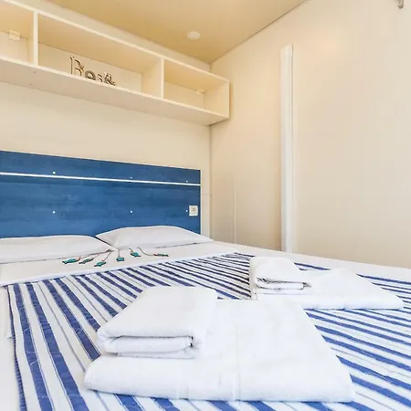 Mobile Homes Uvala Slana Campeggio *