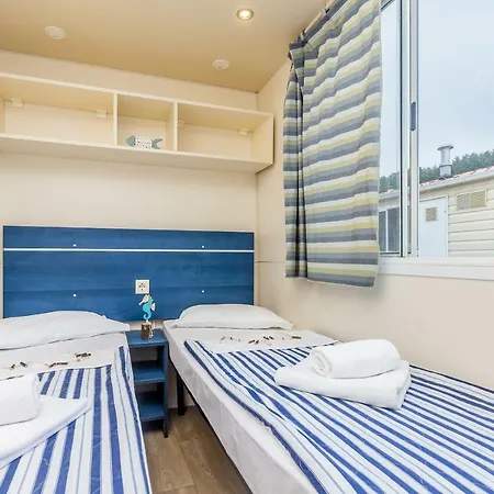 Mobile Homes Uvala Slana Campeggio *