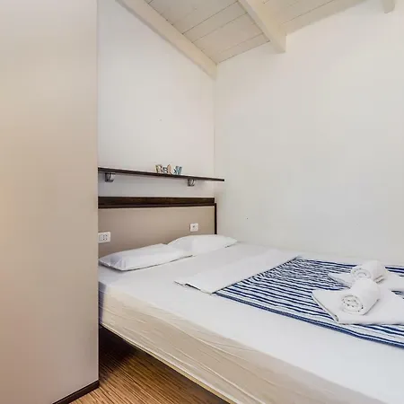 Mobile Homes Uvala Slana * Selce